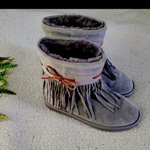 Lamo | Gray Fringe Boots | Size 10 | EUC